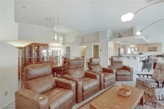 Photo #3: 2232756 Listing