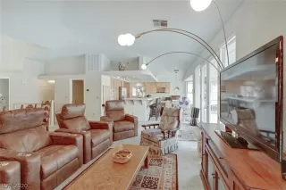 Photo #4: 2232756 Listing