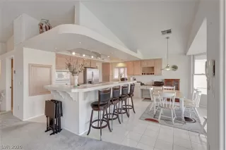 Photo #5: 2232756 Listing