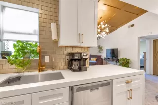 Photo #1: 2232757 Listing 