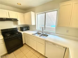 Photo #3: 2232831 Listing