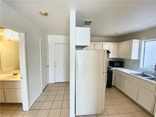 Photo #5: 2232831 Listing