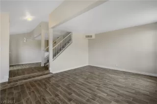 Photo #5: 2232947 Listing