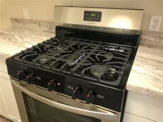 Photo #4: 2233020 Listing