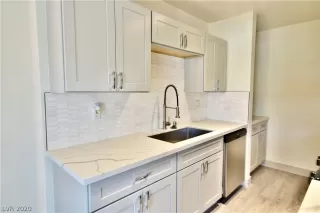 Photo #2: 2233062 Listing