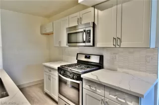 Photo #3: 2233062 Listing