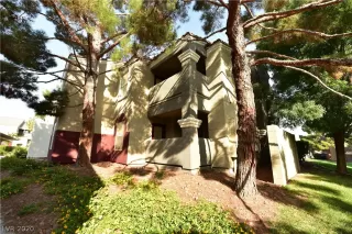 Photo #1: 2233066 Listing