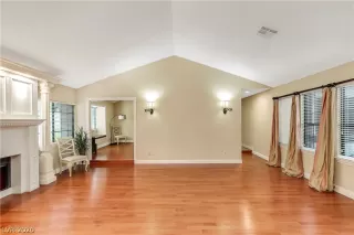 Photo #5: 2233075 Listing