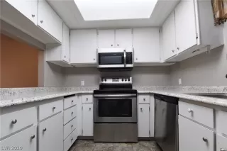 Photo #5: 2233097 Listing