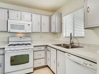 Photo #1: 2233197 Listing