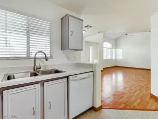 Photo #2: 2233197 Listing