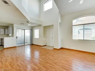 Photo #5: 2233197 Listing