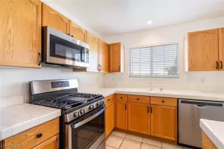 Photo #3: 2233215 Listing