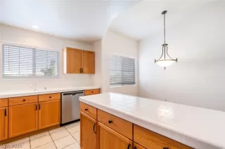 Photo #5: 2233215 Listing