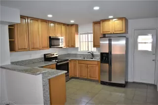 Photo #3: 2233241 Listing