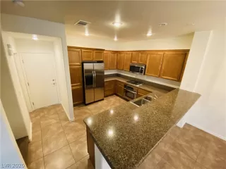 Photo #5: 2233403 Listing 