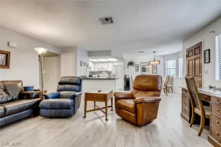 Photo #4: 2233435 Listing