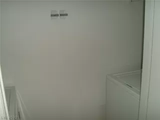 Photo #5: 2233602 Listing 