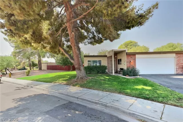 MLS: 2233662 Condo For Sale