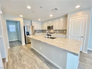 Photo #1: 2233682 Listing