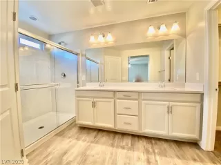 Photo #5: 2233682 Listing