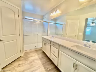 Photo #6: 2233682 Listing