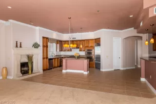 Photo #5: 2233806 Listing 