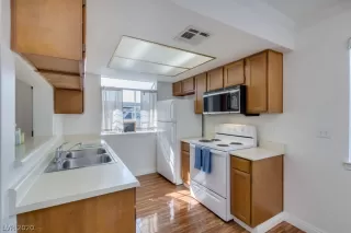 Photo #1: 2233858 Listing