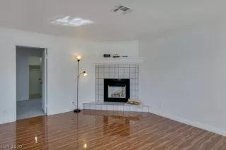 Photo #6: 2233858 Listing