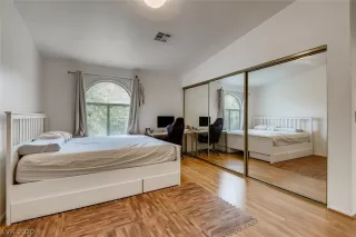 Photo #4: 2233870 Listing
