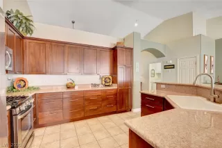 Photo #5: 2233877 Listing