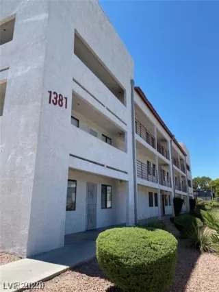 Photo #2: 2233909 Listing 