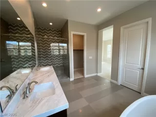 Photo #5: 2234000 Listing