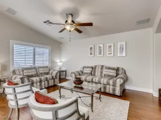 Photo #3: 2234083 Listing