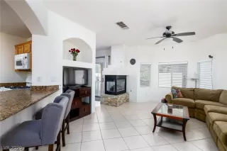 Photo #4: 2234255 Listing