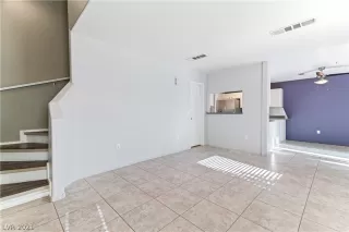 Photo #3: 2234427 Listing