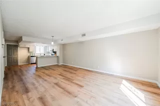 Photo #5: 2234645 Listing