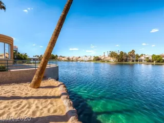 Photo #1: 2235040 Listing