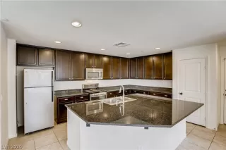 Photo #3: 2235049 Listing 