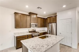 Photo #5: 2235187 Listing