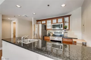 Photo #5: 2235203 Listing