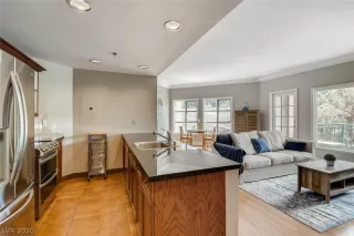 Photo #6: 2235203 Listing