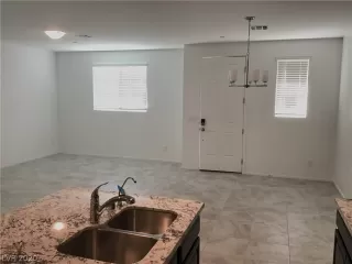 Photo #3: 2235204 Listing