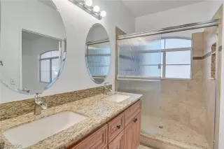 Photo #3: 2235335 Listing