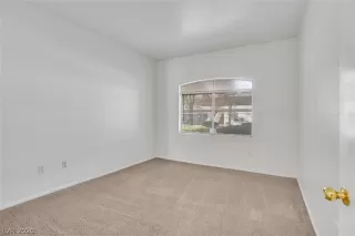 Photo #5: 2235335 Listing