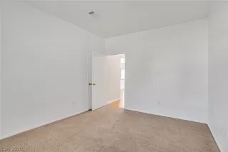 Photo #6: 2235335 Listing