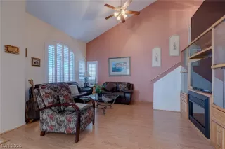 Photo #4: 2235390 Listing