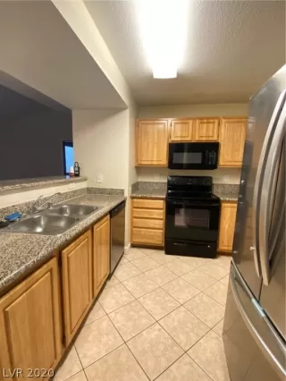 Photo #4: 2235400 Listing