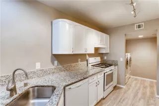 Photo #4: 2235464 Listing