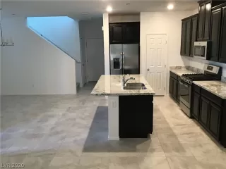 Photo #3: 2235480 Listing